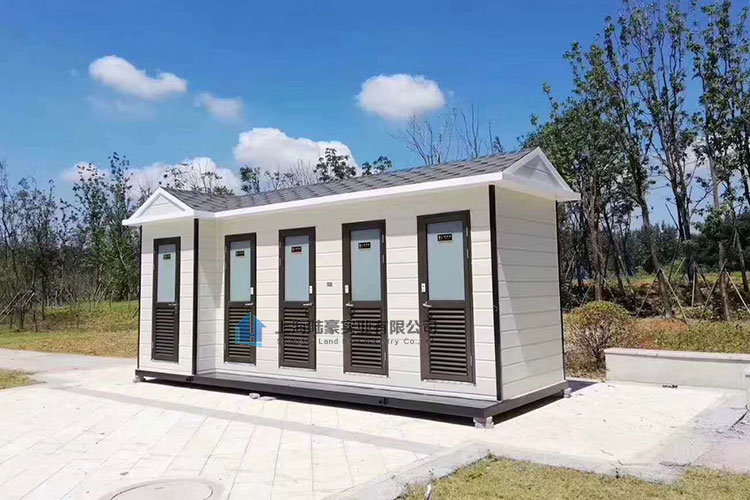 廁所的細部設計，扶手與廁所卷紙！